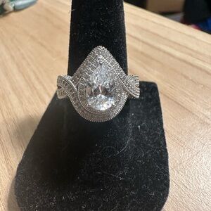 Dazzling Silver Teardrop Ring